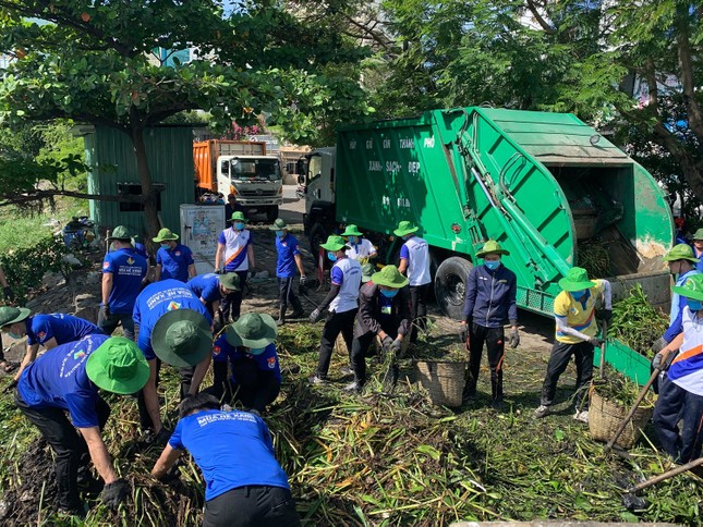 Màu áo xanh sinh viên tình nguyện toả đi muôn nơi ảnh 3