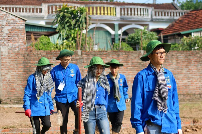 Màu áo xanh sinh viên tình nguyện toả đi muôn nơi ảnh 1