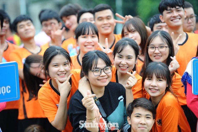 Ngắm nam thanh, nữ tú ĐH Mở Hà Nội tranh tài tại giải bóng đá sinh viên ảnh 9