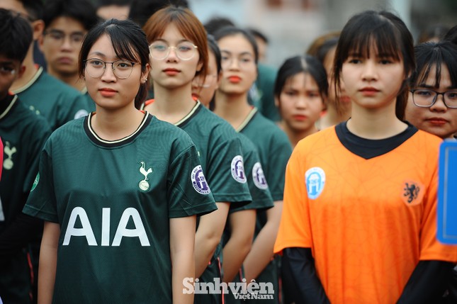 Ngắm nam thanh, nữ tú ĐH Mở Hà Nội tranh tài tại giải bóng đá sinh viên ảnh 11