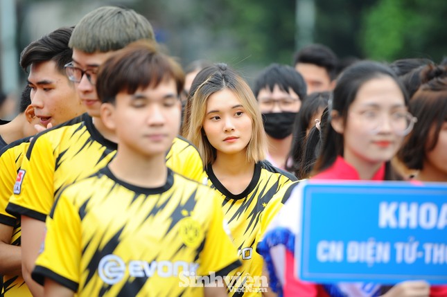 Ngắm nam thanh, nữ tú ĐH Mở Hà Nội tranh tài tại giải bóng đá sinh viên ảnh 8