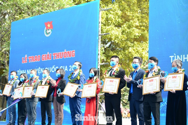 10 gương mặt nhận giải thưởng Tình nguyện Quốc gia năm 2020 ảnh 3