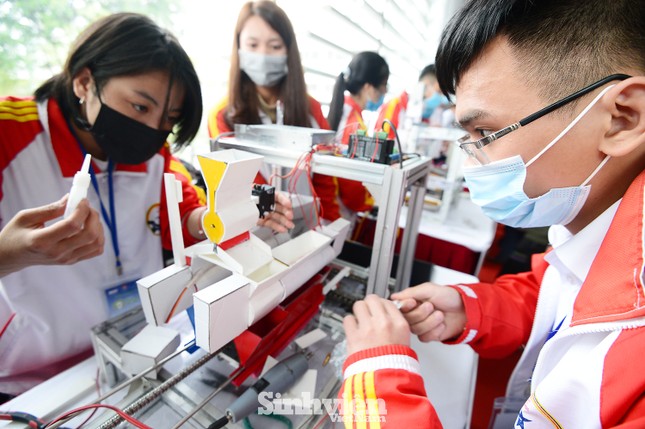 27 đội thi tranh tài tại cuộc thi công nghệ dành cho sinh viên ảnh 3