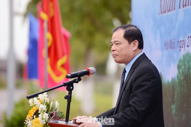 Sinh viên, giảng viên Học viện Nông nghiệp Việt Nam hưởng ứng trồng 5.000 cây xanh ảnh 2