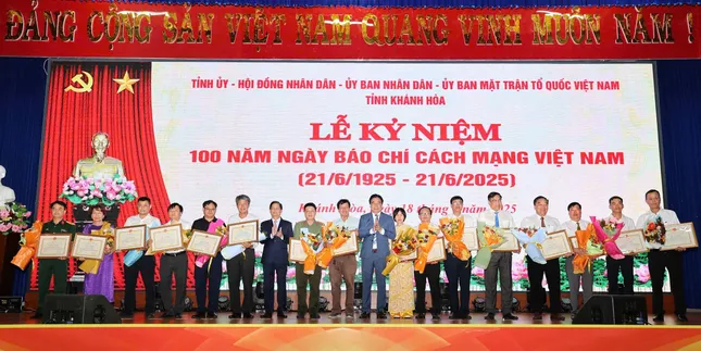 Báo Tiền Phong nhận Bằng khen của Chủ tịch UBND tỉnh Khánh Hòa ảnh 3