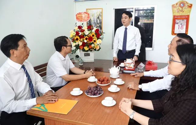 Bí thư Khánh Hòa đánh giá cao vai trò tiên phong của báo Tiền Phong trong phản biện xã hội ảnh 1