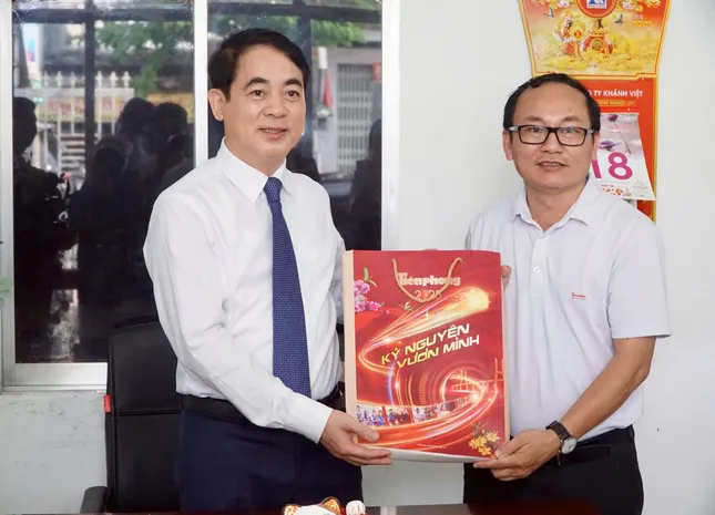 Bí thư Khánh Hòa đánh giá cao vai trò tiên phong của báo Tiền Phong trong phản biện xã hội ảnh 4
