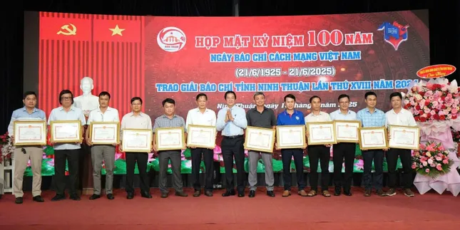 Báo Tiền Phong nhận Bằng khen của Chủ tịch UBND tỉnh Khánh Hòa ảnh 4
