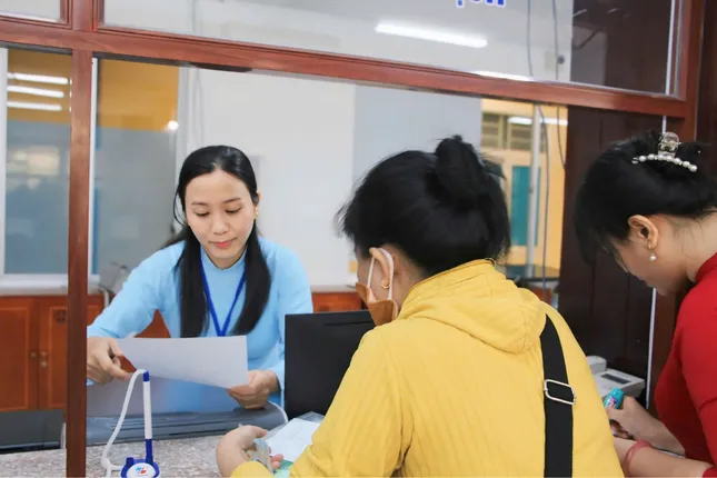 Ngày đầu vận hành chính quyền 2 cấp ở Khánh Hòa: Thủ tục hành chính xử lý trong 20 phút ảnh 2