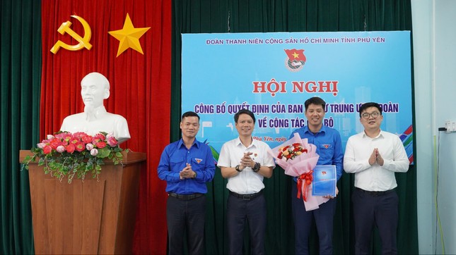 Công bố quyết định của Ban Bí thư T.Ư Đoàn về công tác cán bộ Tỉnh Đoàn Phú Yên ảnh 1