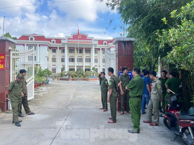 &apos;Thầy ông nội&apos; Lê Tùng Vân bị tuyên án 3 năm tù về tội &apos;Loạn luân&apos; ảnh 1