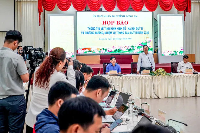 254 cán bộ từ Tây Ninh đến Long An làm việc không phải lo chỗ ở ảnh 1