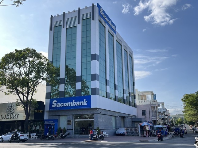 Phúc thẩm vụ khách hàng bị 'bốc hơi' gần 47 tỷ đồng tiền gửi tại Sacombank Cam Ranh ảnh 2