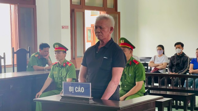 Bỏ thuốc trừ cỏ vào hộp bánh để giết vợ cũ nhằm chiếm đoạt tài sản ảnh 1