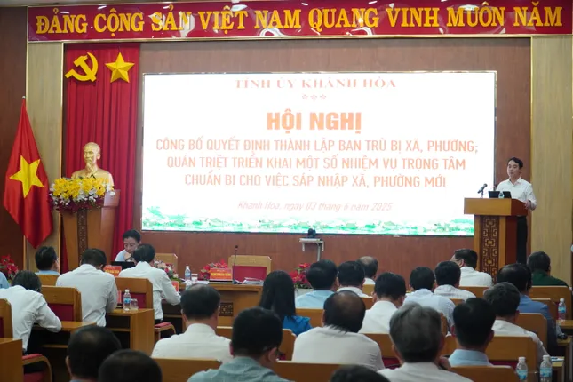 Bí thư Khánh Hòa nói về việc đưa cán bộ tỉnh về các xã, phường mới ảnh 1