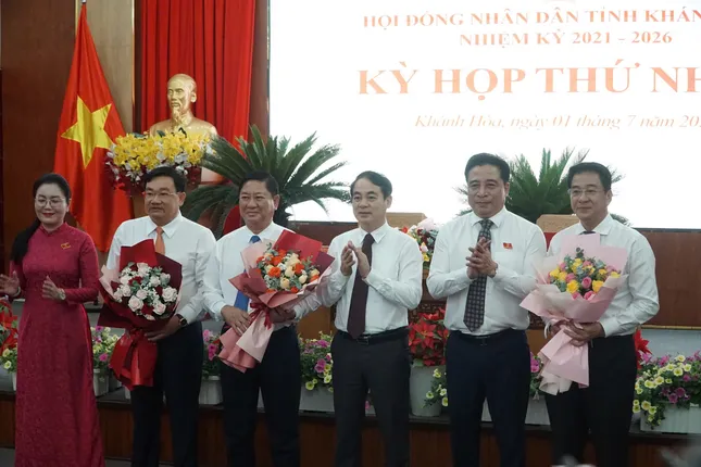 Lãnh đạo các sở ngành và UBND tỉnh Khánh Hòa bao gồm những ai? ảnh 2
