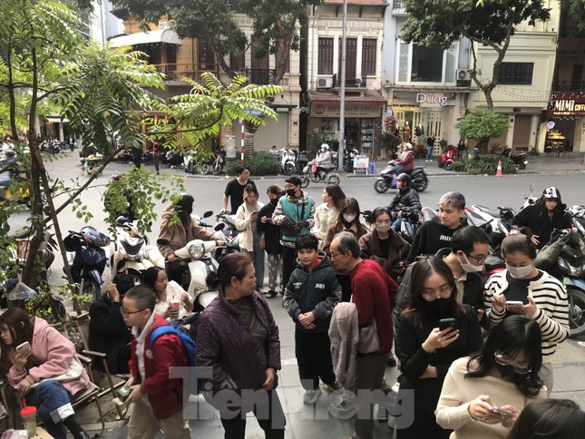 Lý do nhiều người bỏ công bỏ việc để xếp hàng 'đu trend' ảnh 2