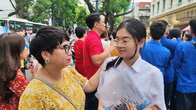 Kết thúc kỳ thi Tốt nghiệp THPT 2025, đề ngoại ngữ dễ không? ảnh 10