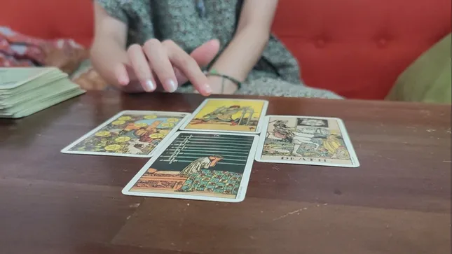 Tarot có thể chữa lành nhưng đừng để gây nghiện ảnh 1