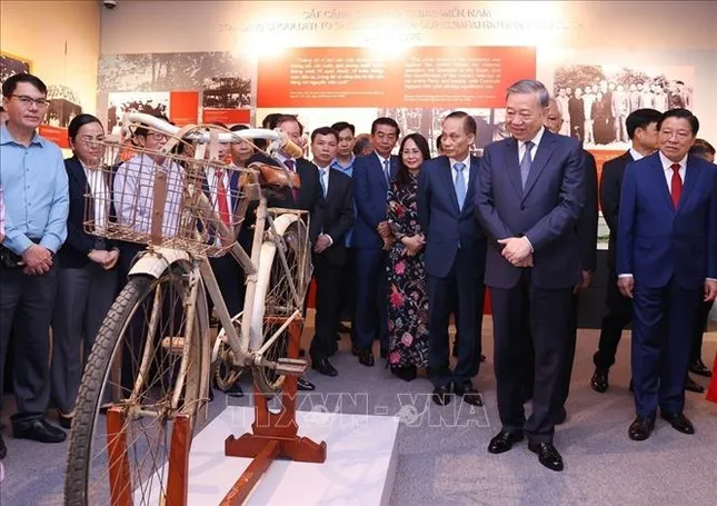 Tổng Bí thư Tô Lâm dự khai mạc Triển lãm &apos;Tổng Bí thư Nguyễn Văn Linh - Cuộc đời và sự nghiệp&apos; ảnh 4