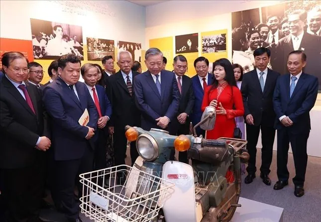 Tổng Bí thư Tô Lâm dự khai mạc Triển lãm &apos;Tổng Bí thư Nguyễn Văn Linh - Cuộc đời và sự nghiệp&apos; ảnh 5