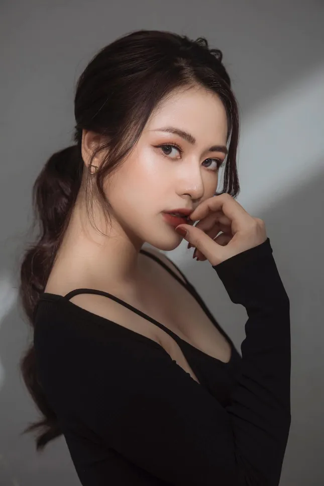 Việt Hoa bật mí về những cảnh đối đầu ‘bố chồng’ Hoàng Dũng trong ‘Trở về giữa yêu thương' ảnh 2