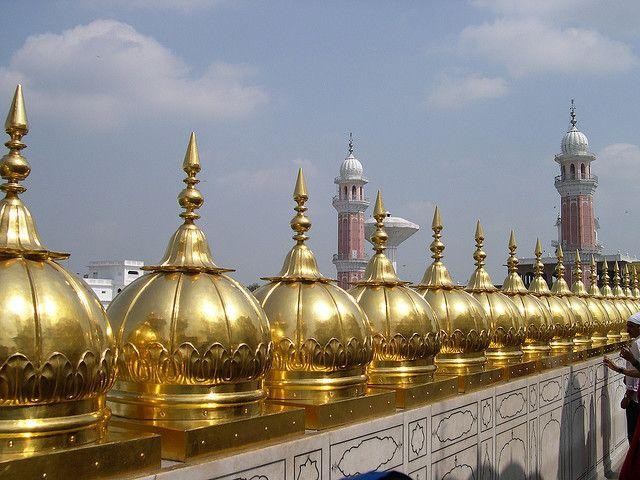 Đền Harmandir Sahib sở hữu công trình nào lớn nhất thế giới?
