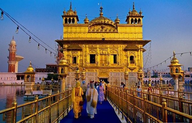 Theo ngôn ngữ của người Sikh, Harmandir Sahib có nghĩa là gì?