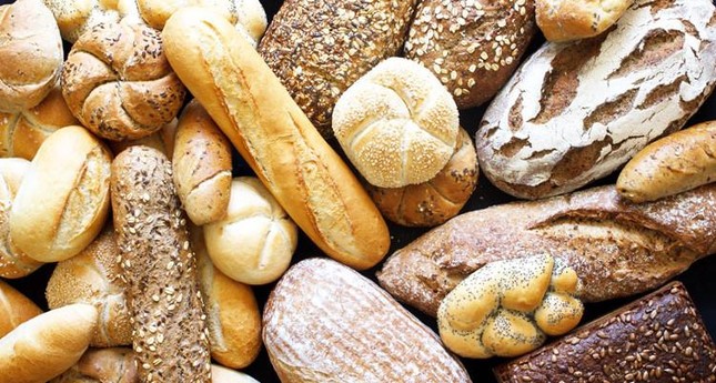 Mẩu bánh mì lâu đời nhất được phát hiện có niên đại cách đây bao nhiêu năm?