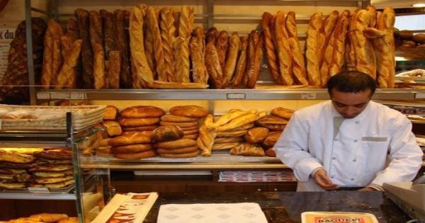 Tại Pháp, quy định đầu tiên về bánh mì xuất hiện vào năm bao nhiêu?