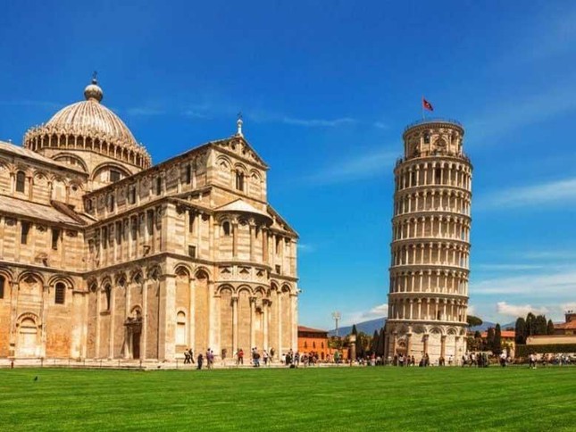 Tại sao tháp Pisa bị nghiêng?