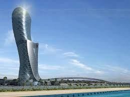 Sách kỷ lục Guinness đã chứng nhận Capital Gate là "Tòa tháp nhân tạo nghiêng nhiều nhất thế giới" với độ nghiêng gấp mấy lần của tháp Pisa?