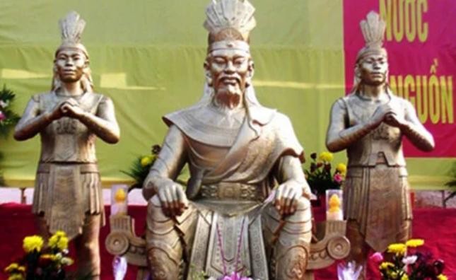 Theo truyền thuyết, Hùng Vương là…?
