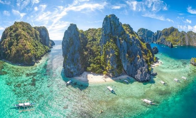 Đất nước này được mệnh danh là...?