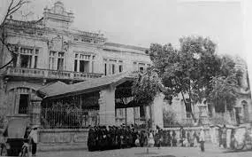 Ngôi trường nào sau đây thành lập năm 1917?