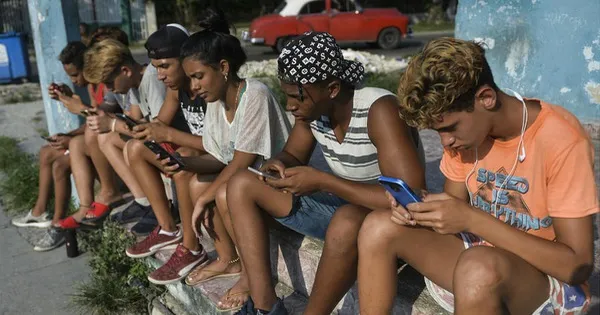 Với người dân Cuba một giờ sử dụng Internet có giá bao nhiêu?