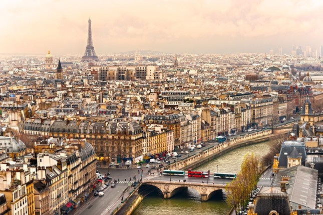 Thủ đô Paris được ví von là?
