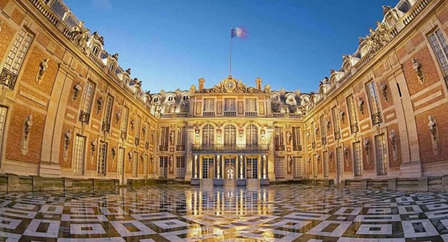 Cung điện Versailles được xây dựng vào năm nào?