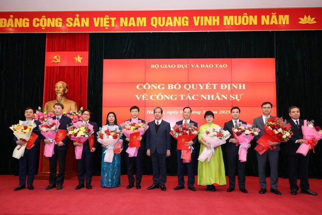 Công bố Quyết định điều động, bổ nhiệm Thứ trưởng và lãnh đạo các đơn vị Bộ GD&ĐT ảnh 3