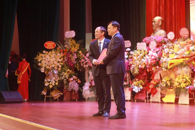 GS.TS Nguyễn Trung Việt chính thức làm hiệu trưởng trường Đại học Thủy lợi ảnh 1