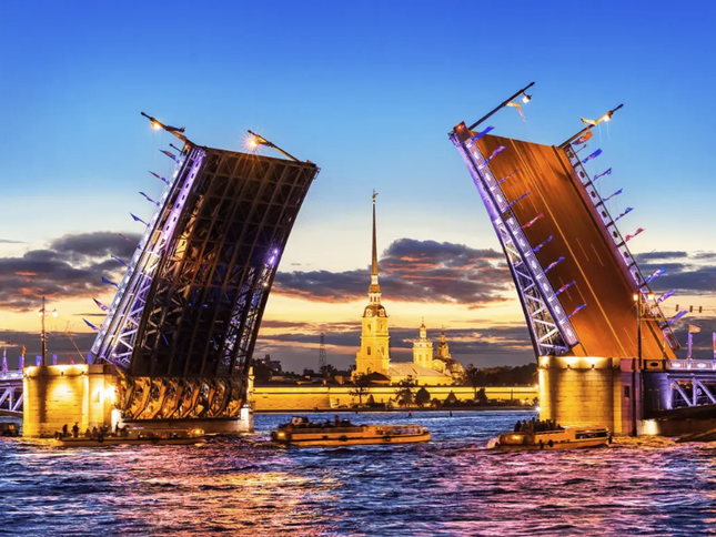 Hiện tượng “đêm trắng”- biểu tượng của Saint Petersbourg diễn ra từ thời điểm nào?