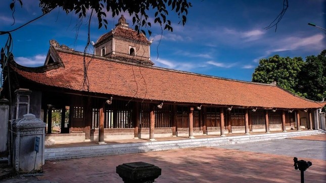 Vua Lý Thánh Tông đến chùa Dâu để làm gì?
