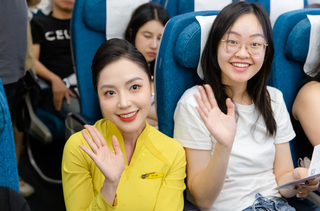 Bay cùng thời gian - hành trình 30 năm đồng phục tiếp viên Vietnam Airlines ảnh 9