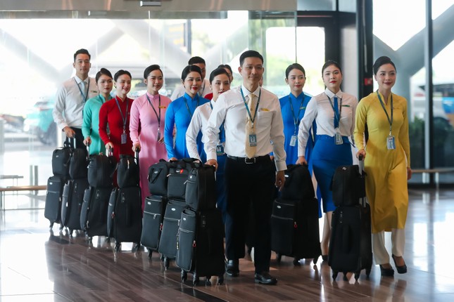 Bay cùng thời gian - hành trình 30 năm đồng phục tiếp viên Vietnam Airlines ảnh 3
