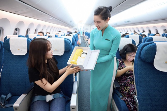 Bay cùng thời gian - hành trình 30 năm đồng phục tiếp viên Vietnam Airlines ảnh 8