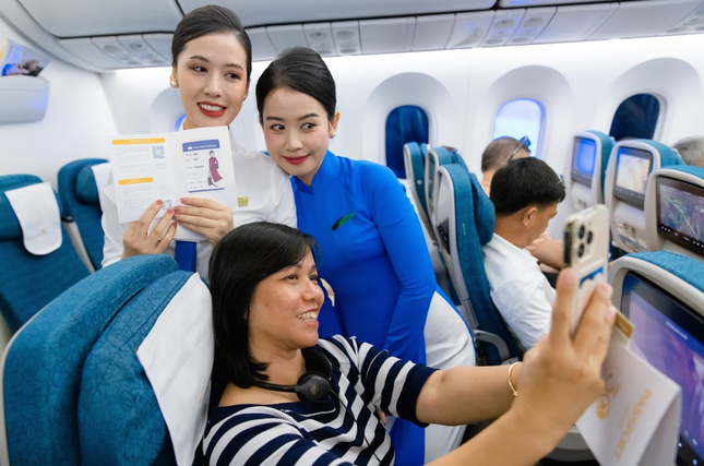 Bay cùng thời gian - hành trình 30 năm đồng phục tiếp viên Vietnam Airlines ảnh 10