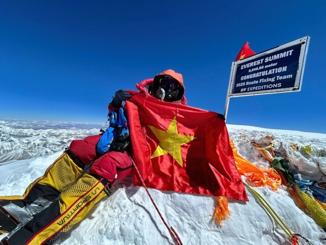 Cựu nhà báo Việt chinh phục 2 đỉnh Everest và đỉnh cao thứ 4 thế giới chỉ trong 48h: Các ngọn núi dạy tôi nhiều bài học ảnh 1