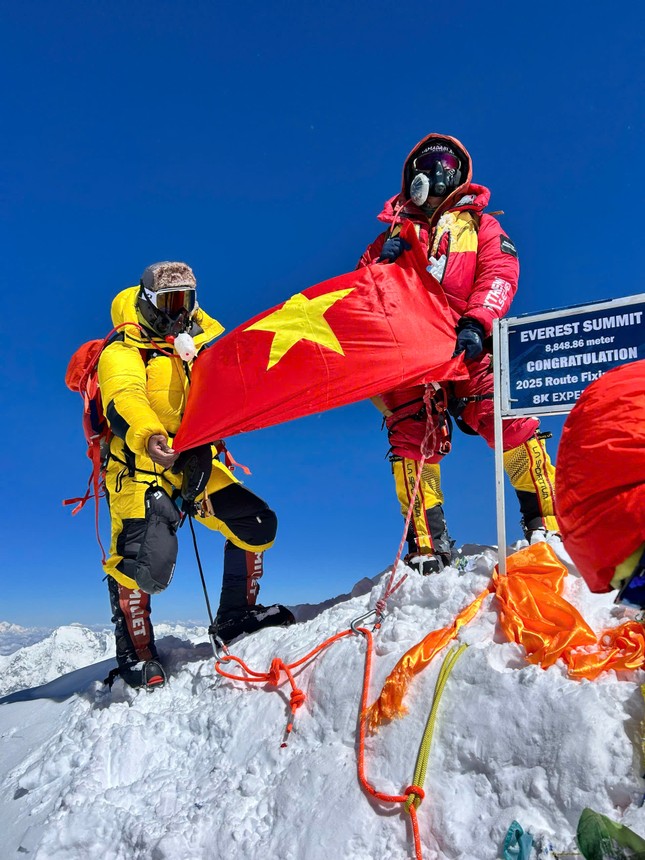 Cựu nhà báo Việt chinh phục 2 đỉnh Everest và đỉnh cao thứ 4 thế giới chỉ trong 48h: Các ngọn núi dạy tôi nhiều bài học ảnh 5