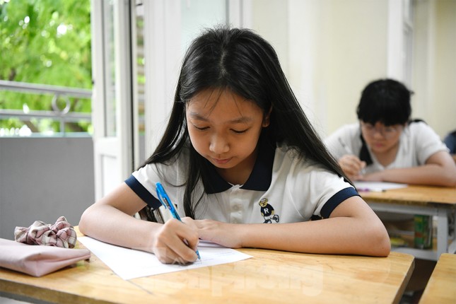 &apos;Nghẹt thở&apos; đua vào Trường Nguyễn Tất Thành, 1 chọi 18 ảnh 9