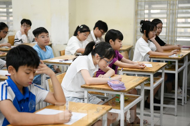 &apos;Nghẹt thở&apos; đua vào Trường Nguyễn Tất Thành, 1 chọi 18 ảnh 10